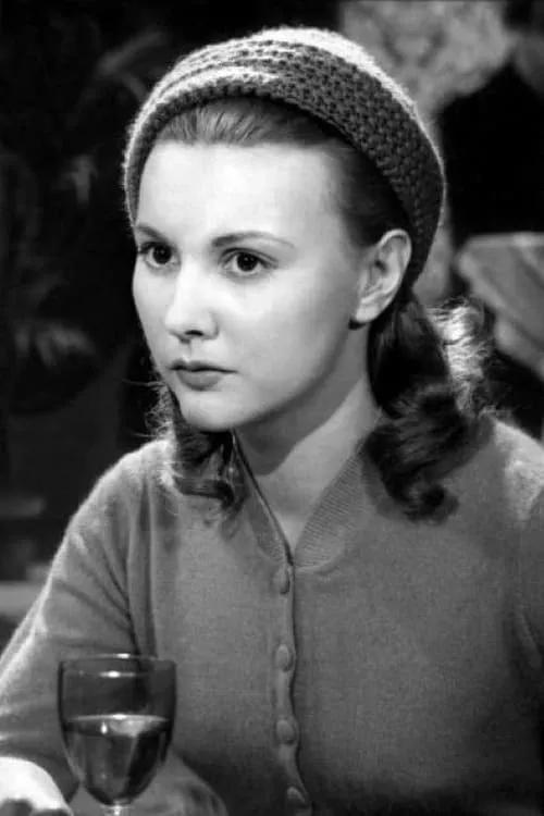 Marie Mansart interpretando a Madame Roc