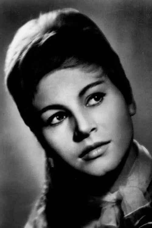 Marie Tomášová interpretando a teta Ema