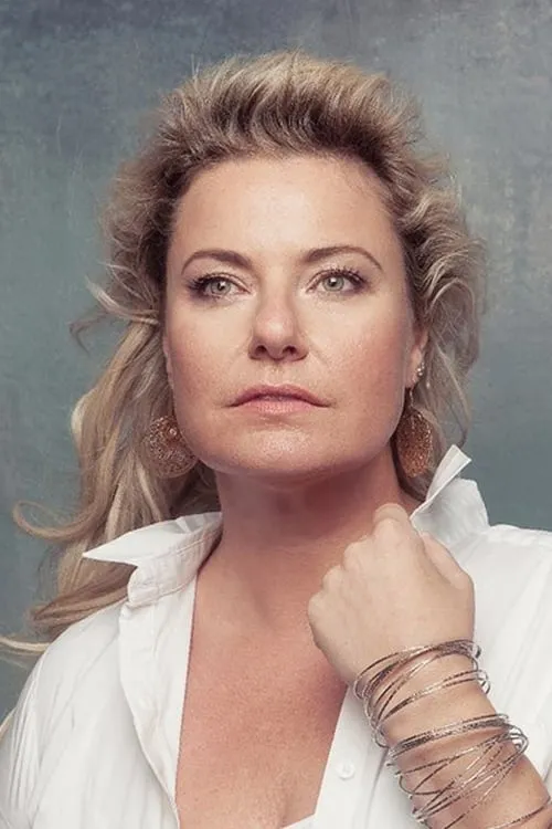 Marika Procházková interpretando a Peggy