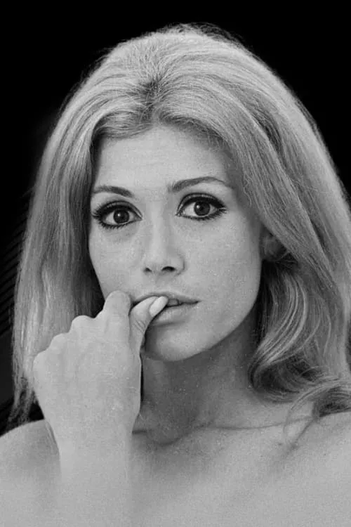 Marília Branco interpretando a