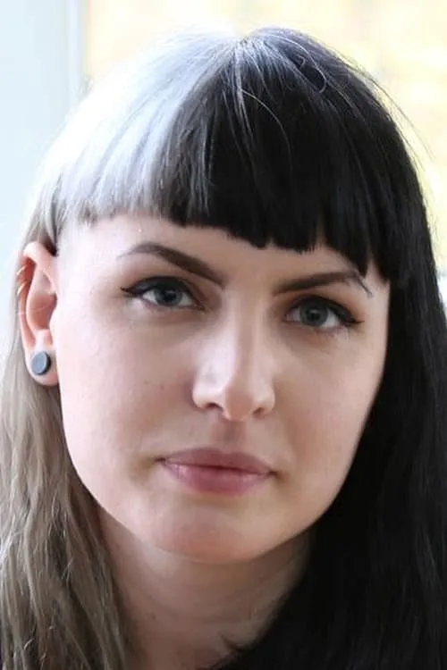 Colin Efford ha trabajado con Marina Lee en 1 ocasiones