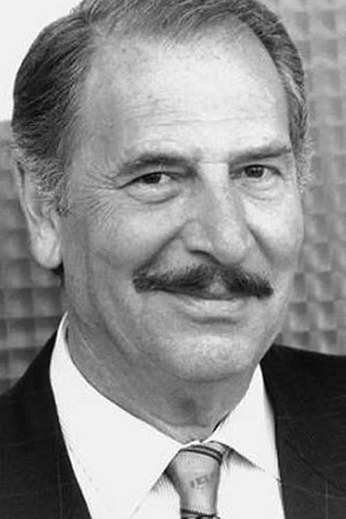 Mario Erpichini interpretando a Giorgio Savona