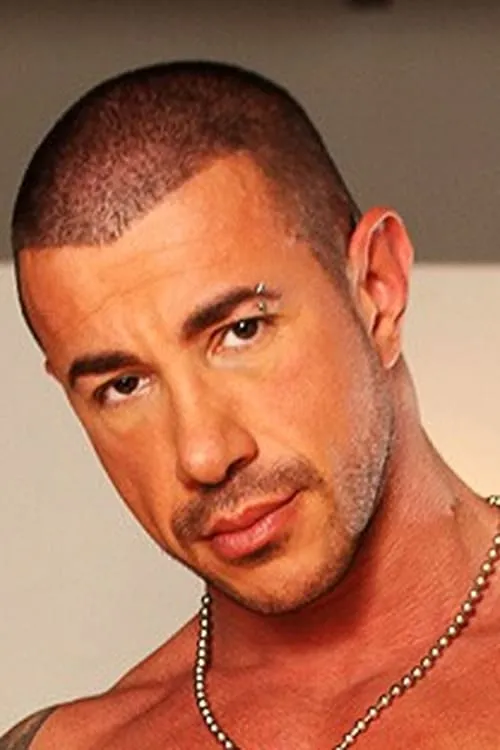 Marius Mugler interpretando a 