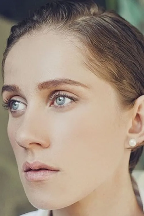 Mariya Biork interpretando a