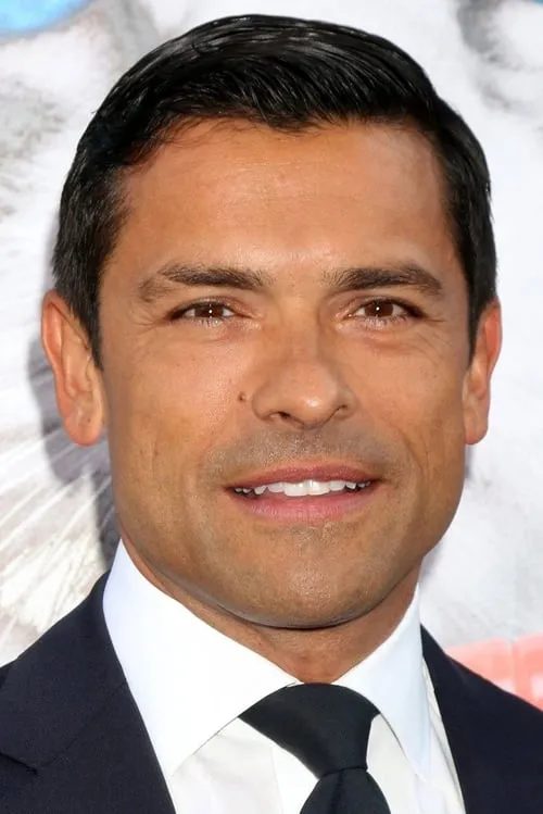 Mark Consuelos interpretando a Cpl. Guttierez