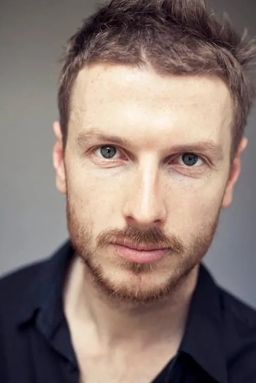 Mark McAuley interpretando a George Boole