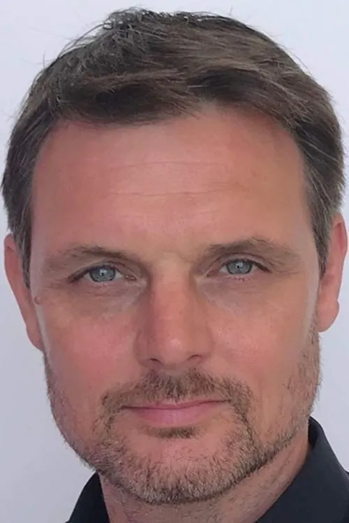 Theo Fraser Steele ha trabajado con Mark Mottram en 1 ocasiones