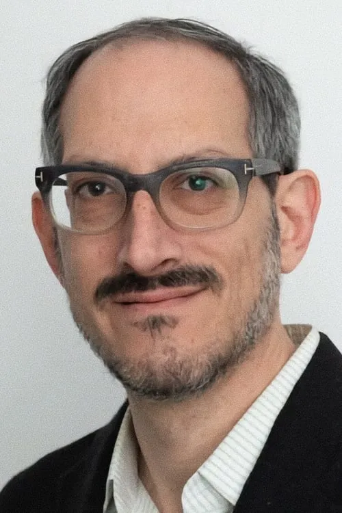 Mark Peranson interpretando a Josef