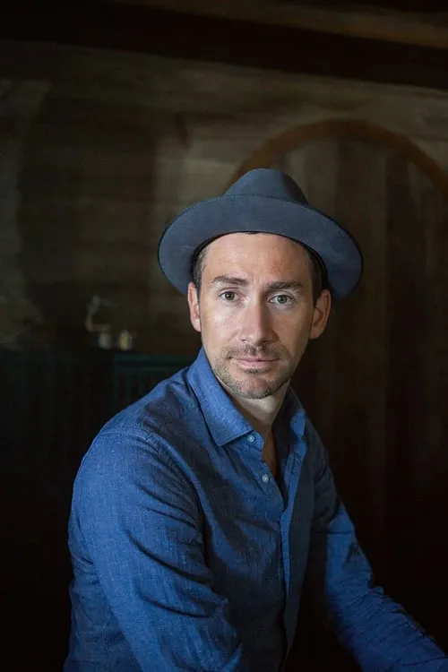 Markus Stoll — personaje: Charlie Menzinger