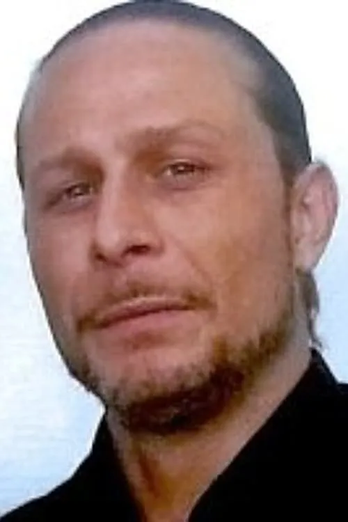 Joshua Fitoussi ha trabajado con Mars Bezot en 1 ocasiones