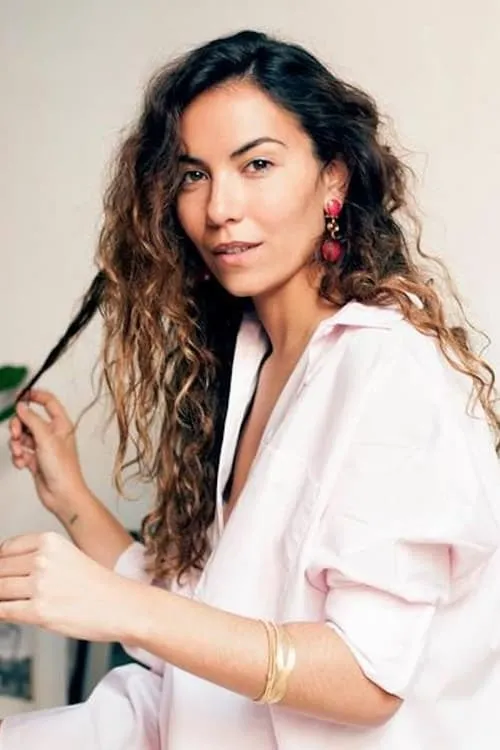 Marta Vives interpretando a 