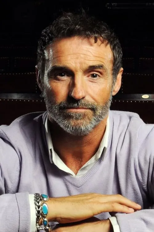Marti Pellow interpretando a The Arbiter