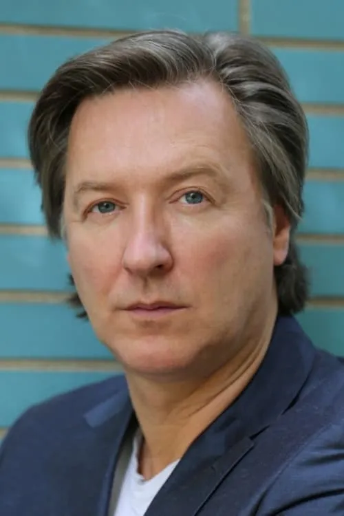 Martin Armknecht interpretando a Ralf Ambach