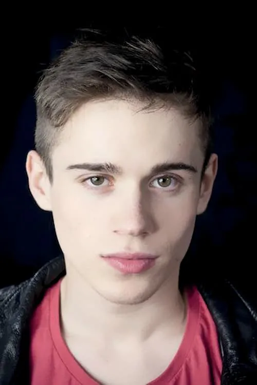 Martin Combes interpretando a Paul