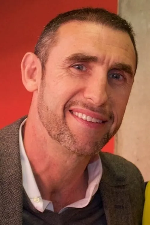 Martin Keown interpretando a Himself
