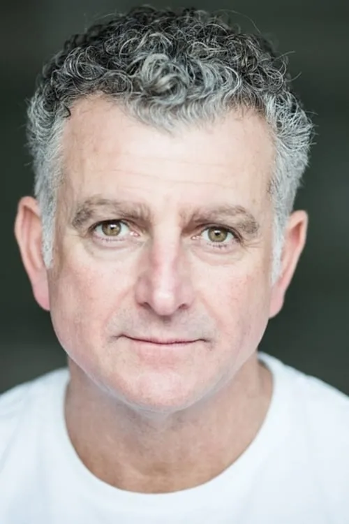 Martin Marquez interpretando a Garcia