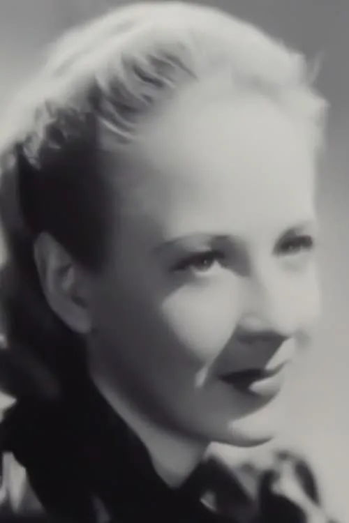 Mary Bovard interpretando a Alice the Tattletale