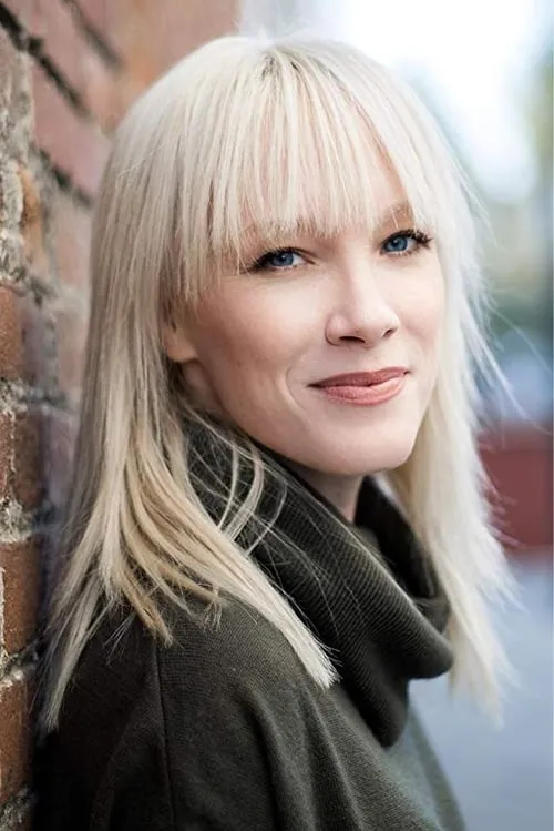 Mary Catherine Greenawalt interpretando a Erica Bergstrom