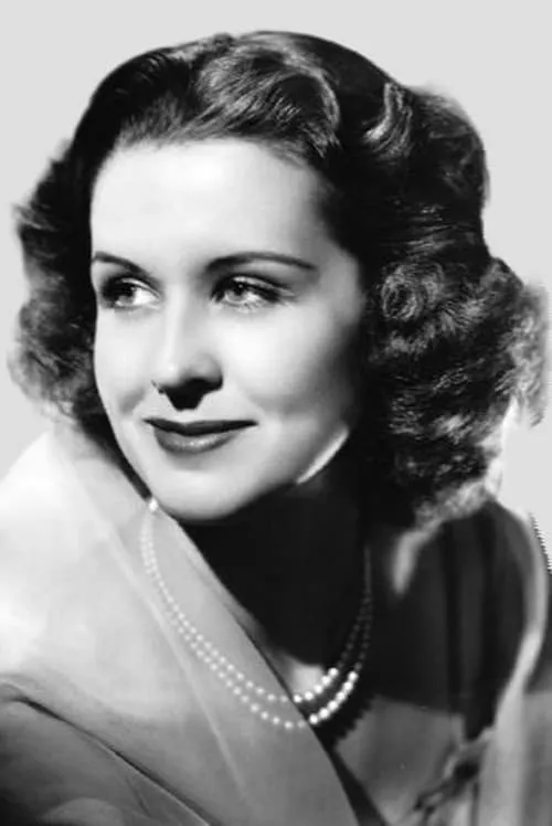 Mary Howard interpretando a Assistant Dean Emily Godsall