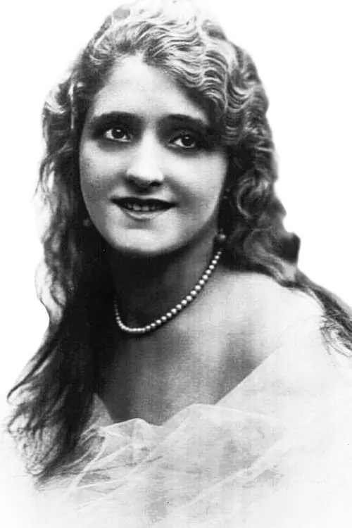 Cyril Percival ha trabajado con Mary Massart en 2 ocasiones