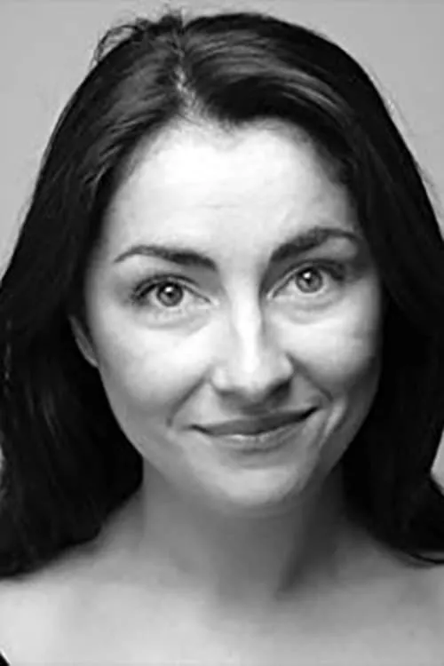 Mary Moulds interpretando a Sinead