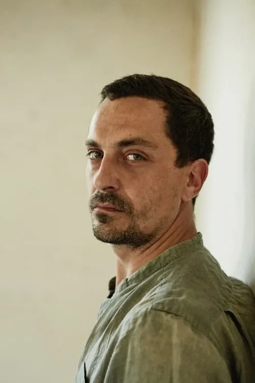 Mas Belsito interpretando a