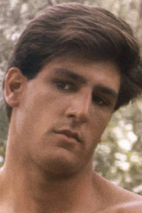 Mason Rivers interpretando a 