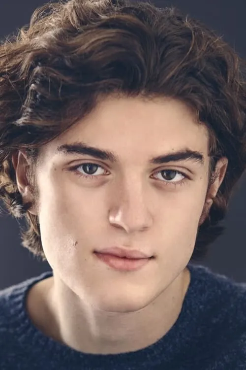 Mason Versaw interpretando a Casper