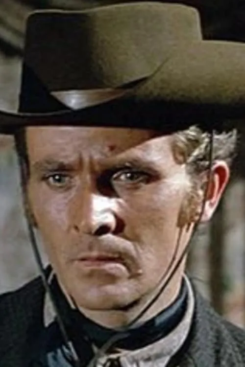 Massimo Righi interpretando a Laglan