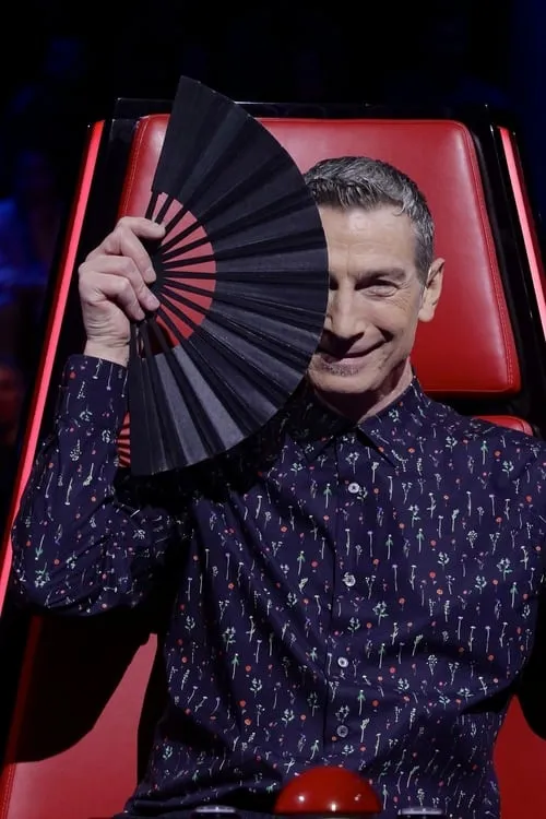 Massimo Savić interpretando a Rock zvijezda