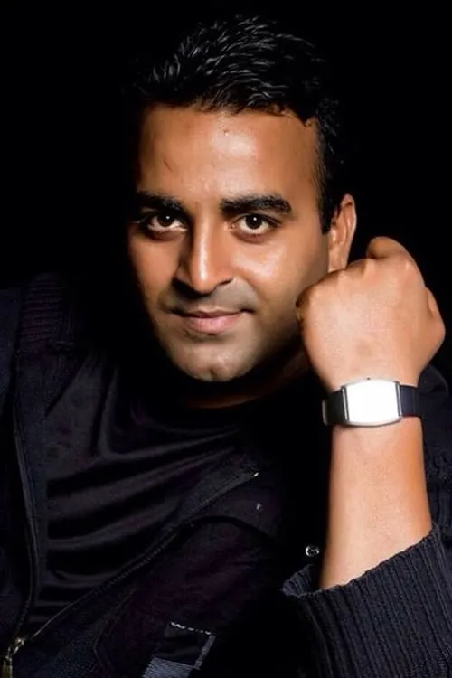 Master Anand interpretando a