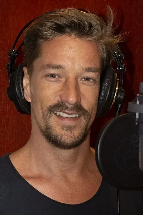 Máté Szabó interpretando a Self