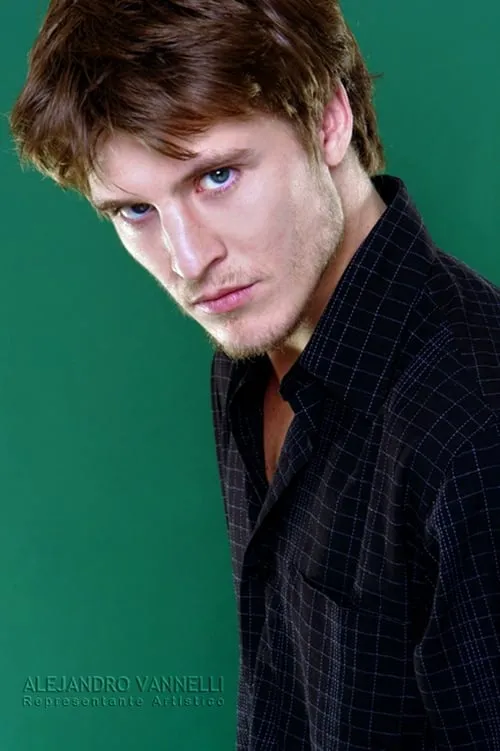 Mateo Chiarino interpretando a Alvaro