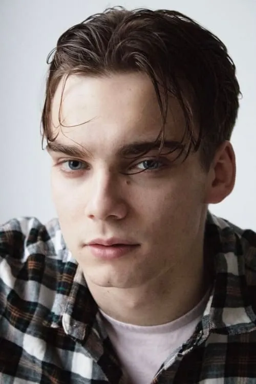 Mateo Wansing-Lorrio interpretando a Lukas