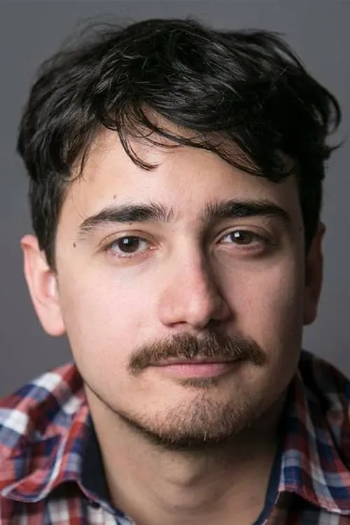 Matías Dinardo interpretando a 