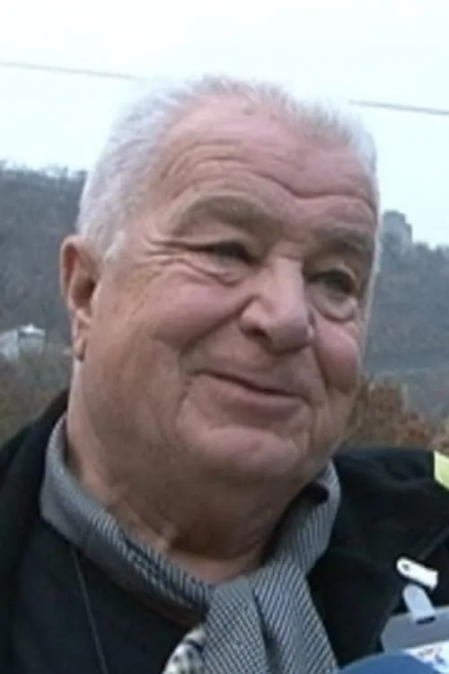 Matija Barl interpretando a