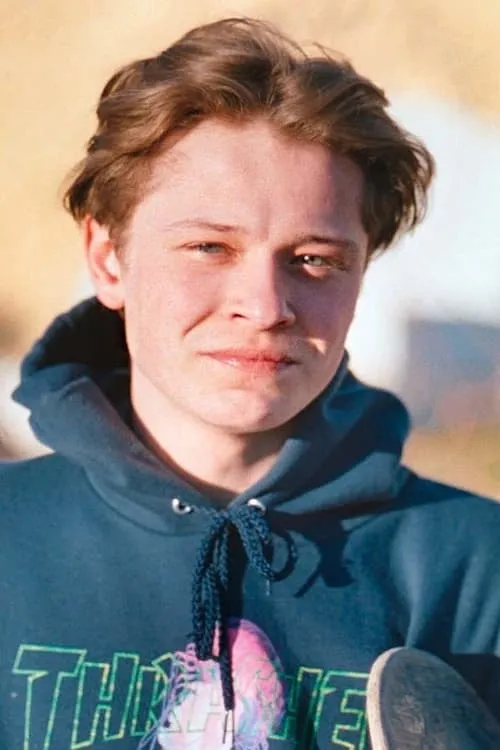 Matlok Bennett-Jones interpretando a