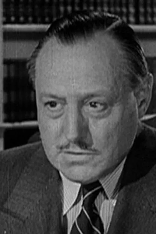 Matt Briggs interpretando a Arthur Brown