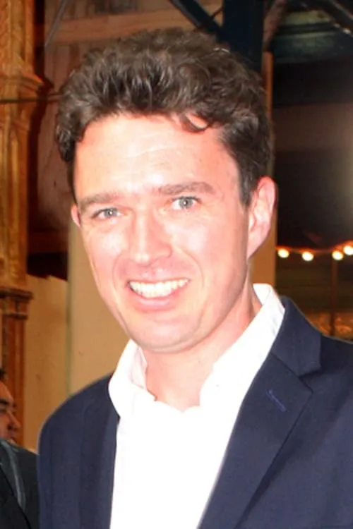 Matt Day interpretando a Judge Taylor