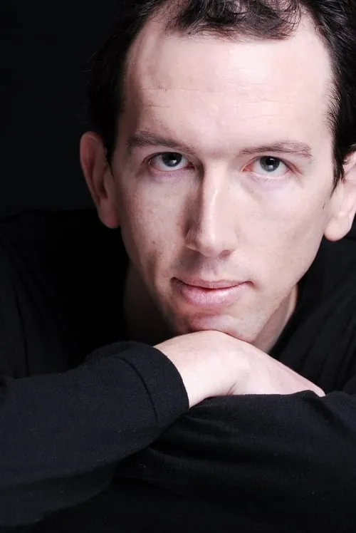 Matt Gillanders interpretando a Geyser