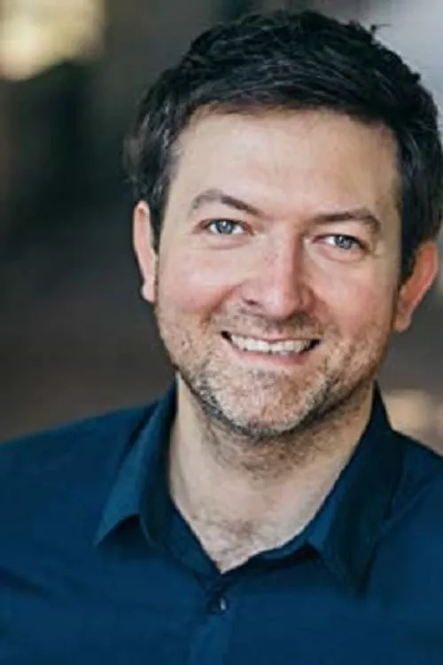 Matt Houlihan interpretando a Aristotle