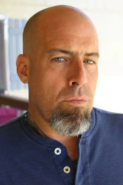 Matt Metzler interpretando a