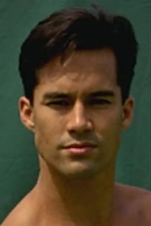 Matt Westmore interpretando a Justin