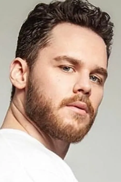 Matthew Camp interpretando a 