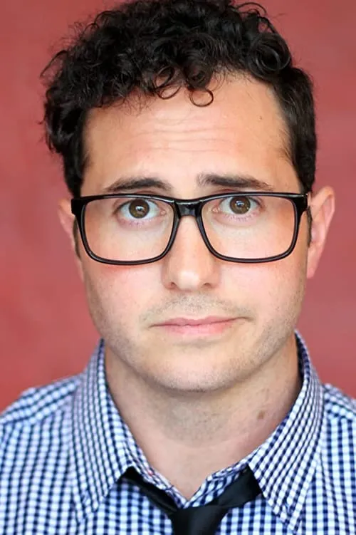 Matthew Gallagher interpretando a Officer Murray