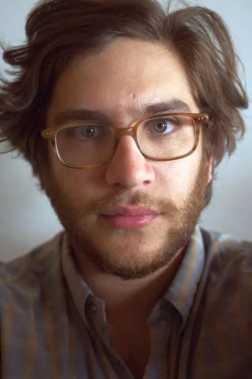 Matthew Shear interpretando a Nat