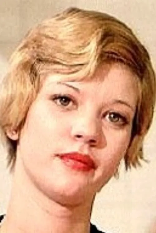 Maude Carolle interpretando a The Secretary