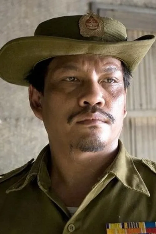 Maung Maung Khin interpretando a Self