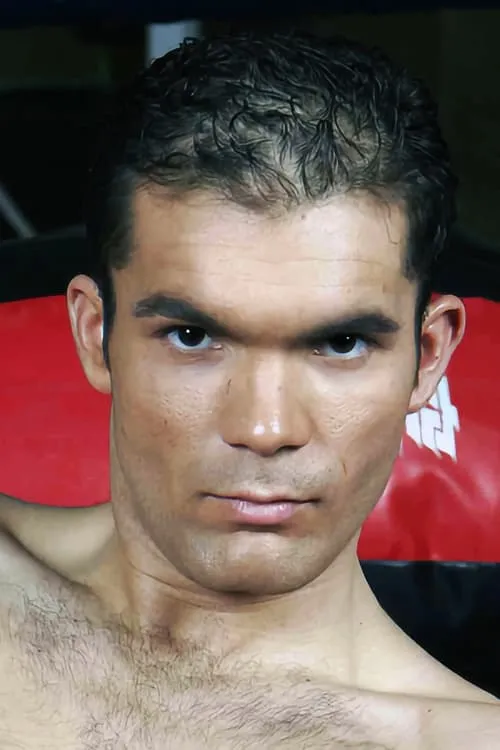 Mauricio Roselli interpretando a