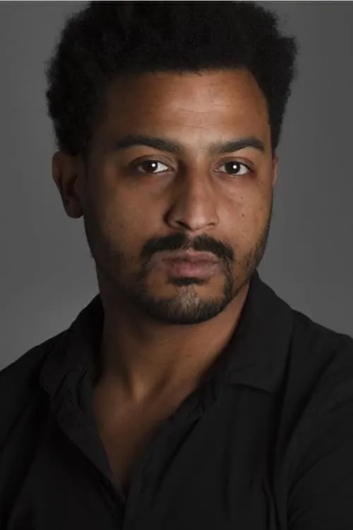 Mauro Hermínio interpretando a Manguimbo